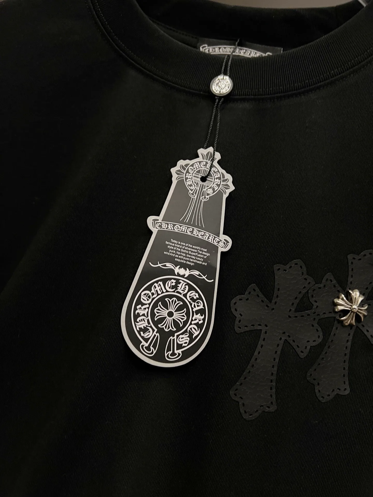 🅿️190 CH Crow 2025 Autumn and Winter New Short-sleeved T-shirt Cross leather craft Customized hardware metal + Middle Eastern Australian diamond design craft The real thing is great🔥Same style for men and women, loose version Size S M L XL XXL Five sizes black white
